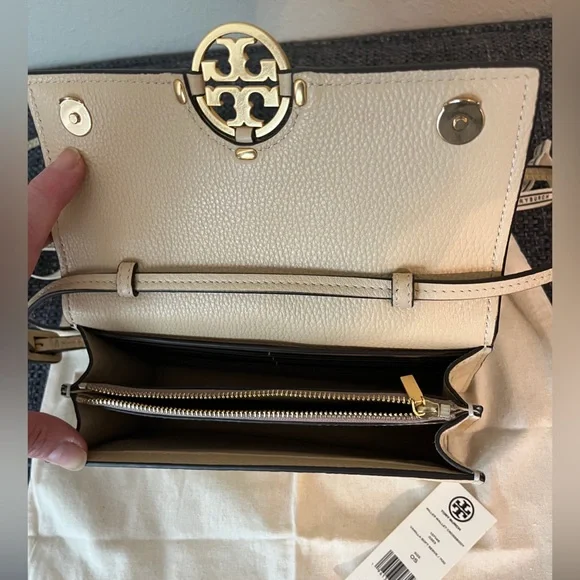 Tory Burch Miller Wallet Crossbody in Vanilla Soft Serve - Picture 9 of 15